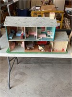 Tin litho doll house