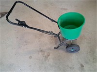 Turfcare fertilizer/grass seeder