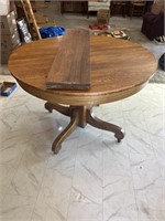 42” round Oak kitchen table w/2 9” leaves