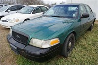 '10 Ford Crown Vic Green