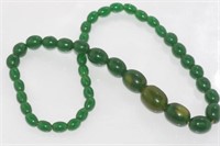 Vintage graduated green bead necklace
