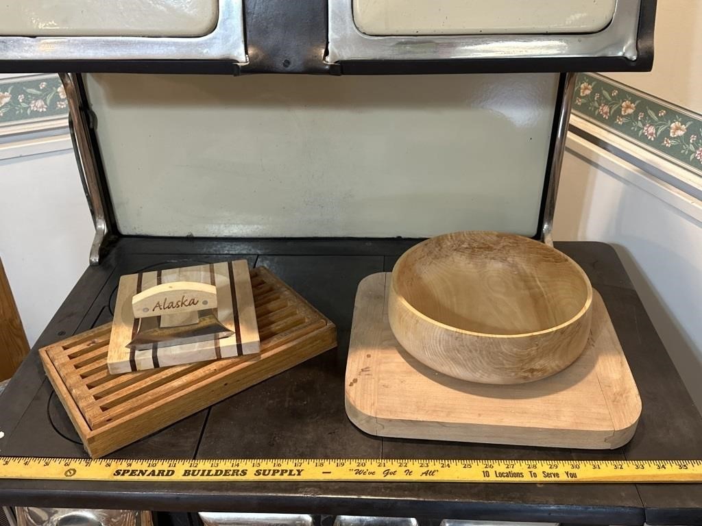 Wooden bowl, cutting board drying rack and Uulu