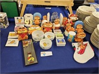 AN ASSORTMENT OF GARFIELD COLLECTIBLES