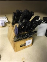 Showtime six star cutlery in wood knife block,