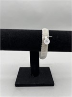 .925 sterling 
Bracelet-Flexible 
Bangle-