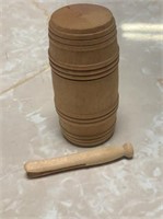 Small wooden Barrel with little Cloths Pins