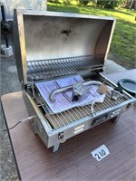 STAINLESS SMOKE HOLLOW GRILL