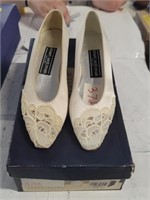 Stuart Weitzman - (Size 5) Shoes