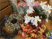COLLECTION OF FAKE FLOWERS+WREATHS