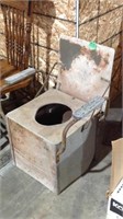 Vintage metal porta pot