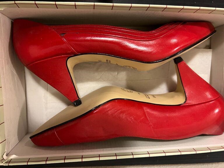 VINTAGE WORTHINGTON HEELS - RED