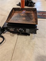 BLACKSTONE PORTABLE GRIDDLE WITH CASE AND STAND