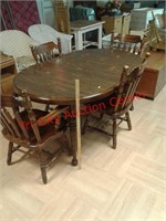 > Large oval kitchen table w/ 4 chairs & 2 leaves