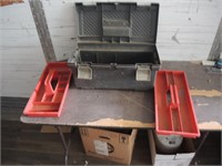 RUBBERMAID TOOLBOX WITH 2 INSERT TRAYS