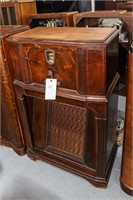 Philco 91 Console Radio / Original Cabinet and