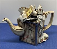 Royal Albert Vintage Tea Pot “ Large Moving Day “