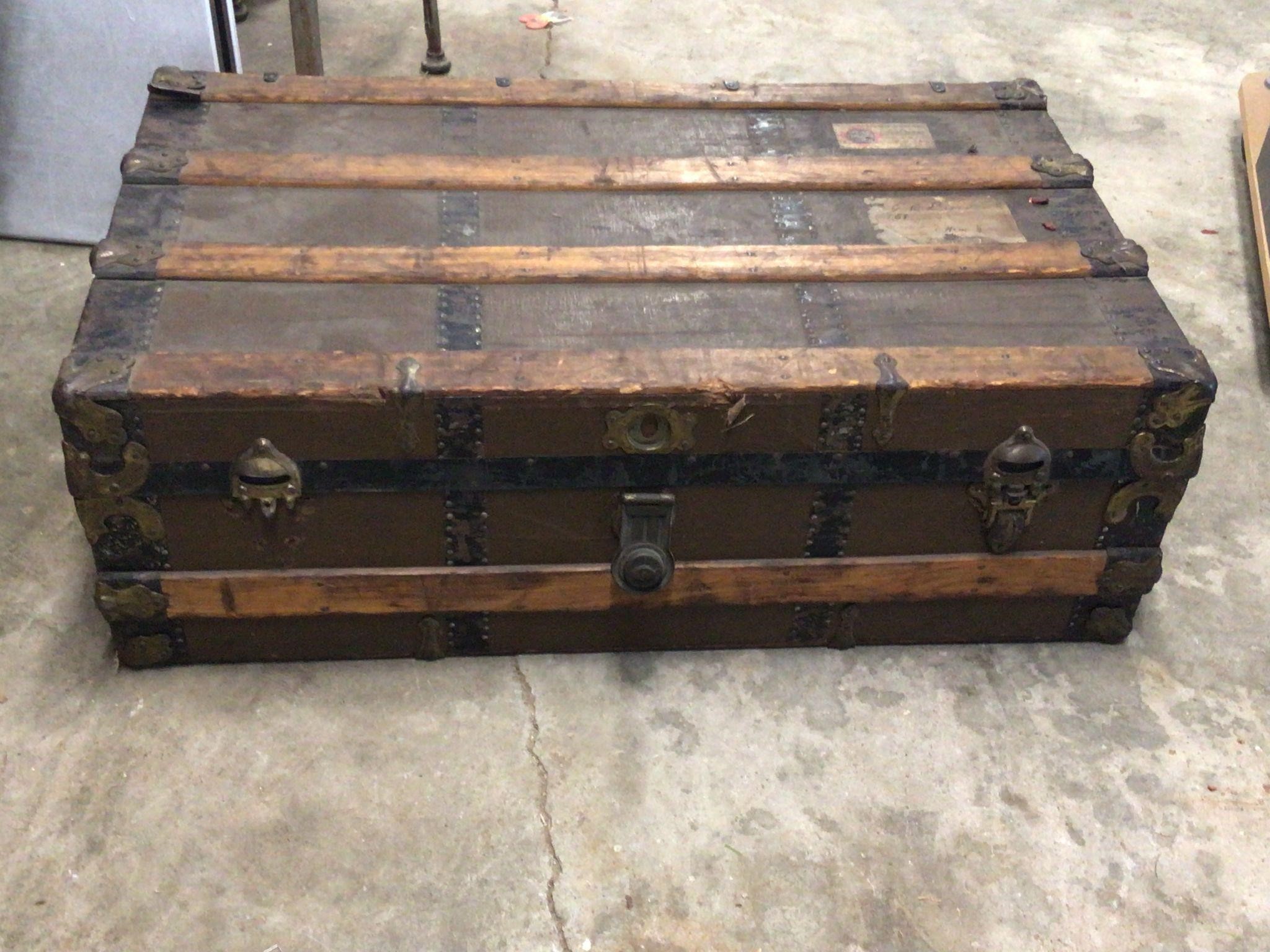 ANTIQUE STEAMER TRUNK = LIFT TOP