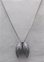 Stainless steel necklace with wings.