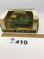 ERTL 1/50 SCALE JOHN DEERE 985 COMBINE