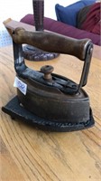 ANTIQUE SAD IRON ON REST