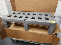 NEW METRO DUNNAGE STAND 22" X 18"