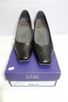 STUART WEITZMAN - LISA BLACK - SIZE: 6 SHOES