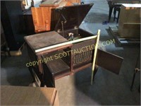 Starr crank wind vintage phonograph console wood