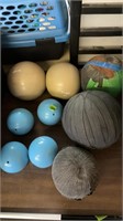 GROUPOF EXERCISE BALLS