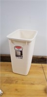 New Rubbermaid 5.3 Gal. Wastbasket