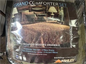 Ashley Queen Size Grand comforter set