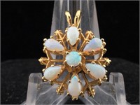 14K Gold with opal pendant 2.6g