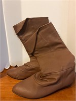 Women’s Light Brown Boots Size 8.5