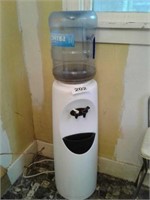 WATER DISPENSER