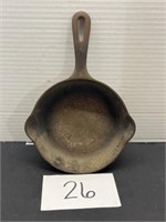 Vintage griswold cast iron skillet; no. 4