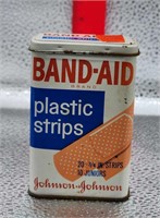 VINTAGE TIN BAND AID CONTAINER