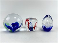 Dynasty Gallery Heirloom Glass Paperweights