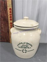 John Deere crock pot w/ lid, 6.5" tall