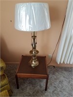 BRASS TABLE LAMP & SQUARE END TABLE