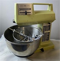 Vintage Ge Stand Mixer With Accessories And Bowls
