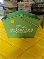 Fresh flowers tin