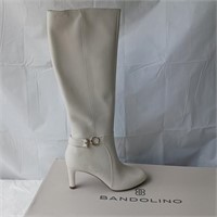Women's 8.5 Bandolino Boots