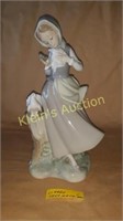 lladro vtg girl with doves Figurine 8 1/2" tall
