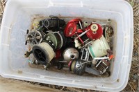 TOTE OF FISHING REELS AND MISC