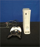 Xbox 360 Game Console, 2 Controllers