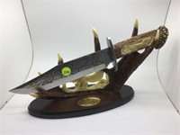 RESIN MOOSE HORN KNIFE STAND WITH DECORATIVE KNIFE
