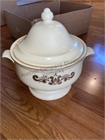 Pfaltzgraff Village Soup Tureen with Lid