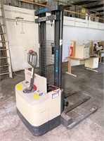 CROWN #WS-2000 ELECTRIC LIFT TRUCK w/ 3,000 lbs.