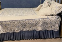 VINTAGE BLUE CREAM QUILT AND PILLOWS FOR FULL BED