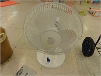 Polar Wind 3 speed oscillating table fan
