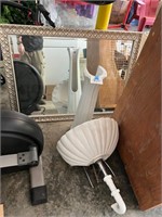 Pedestal sink, mirror